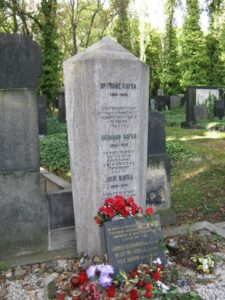 400790_4821396057525_1689486857_n